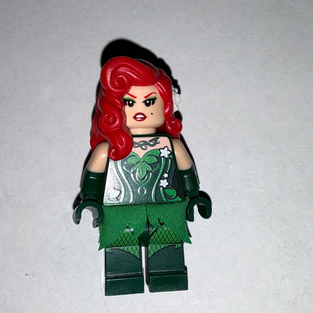 LEGO DC Poison Ivy Cloth Skirt Minifigure